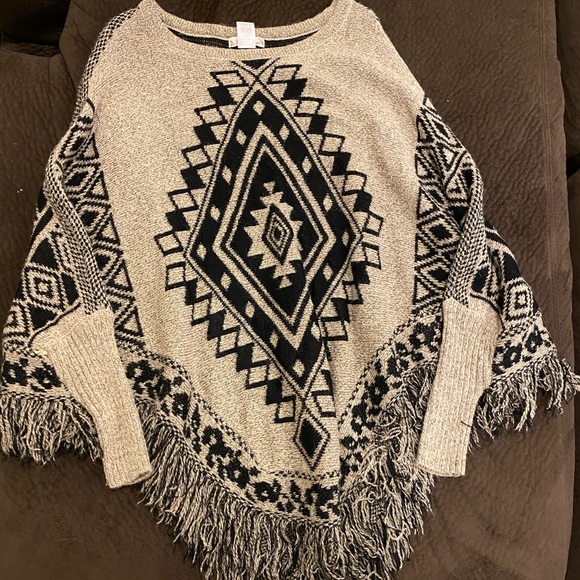 Poncho - Picture 1 of 4